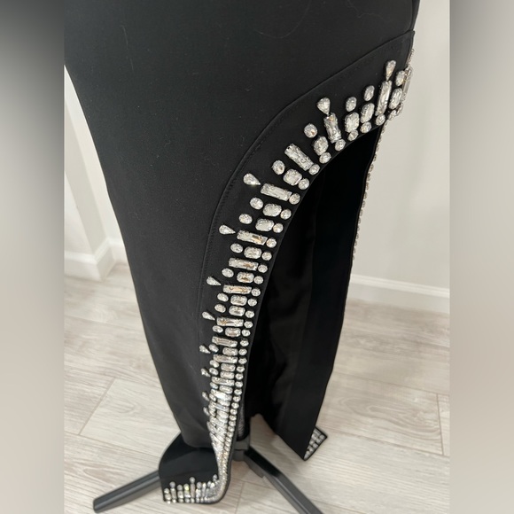 Cinq a Sept Sammy Embellished Crepe Strapless Gown Dress - Picture 5 of 11